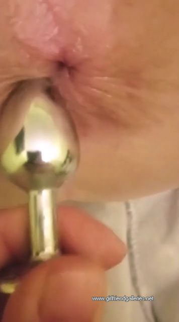 Who likes playing with buttplugs