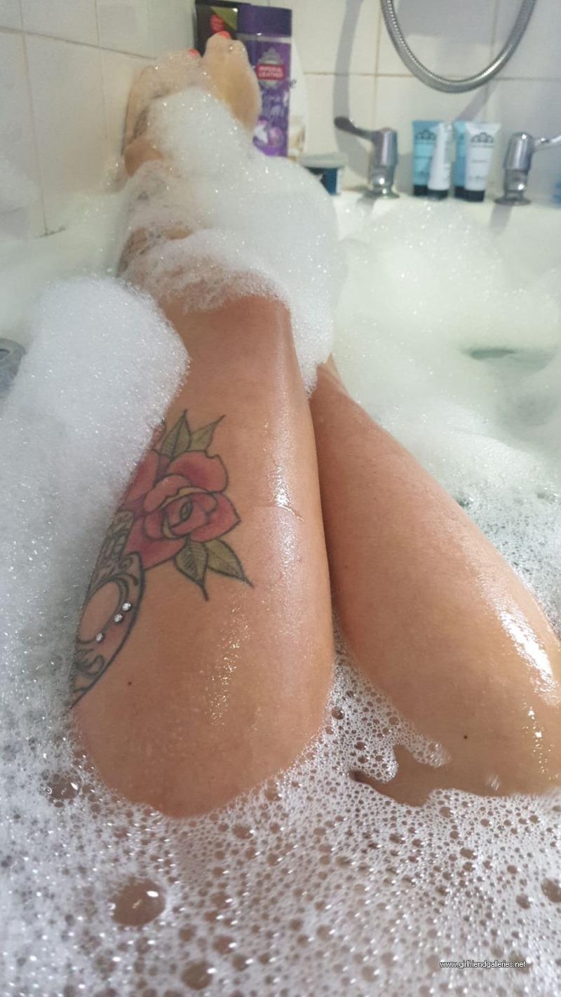 Sexy tattooed wife