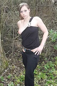 Jess - risiky Outdoor Strip  forrest