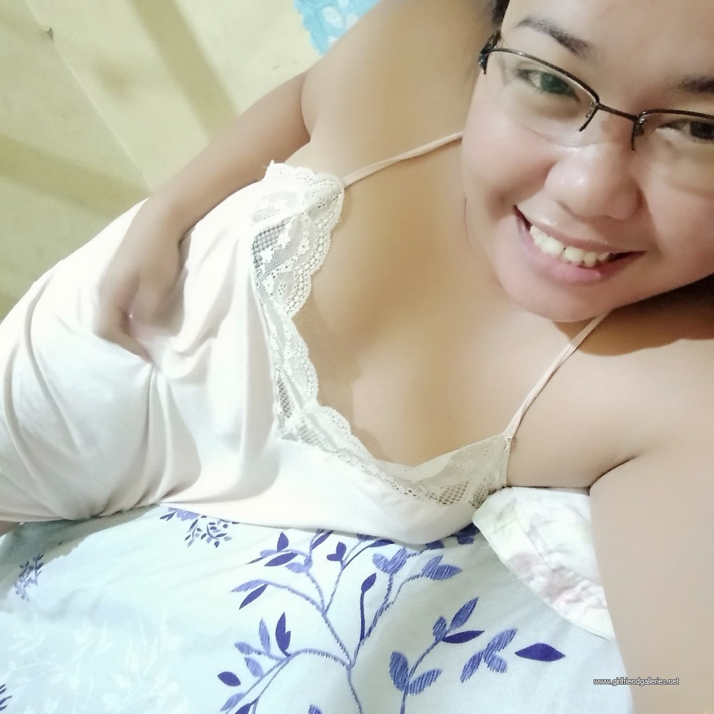 My Chubby Filipina Melody Showing off for you