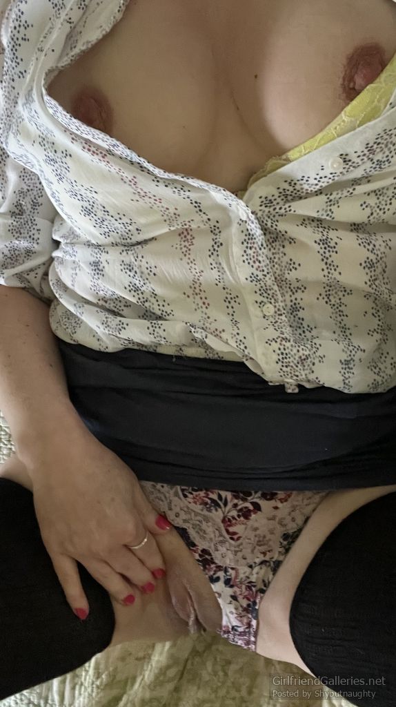 A peek 👀 up my skirt