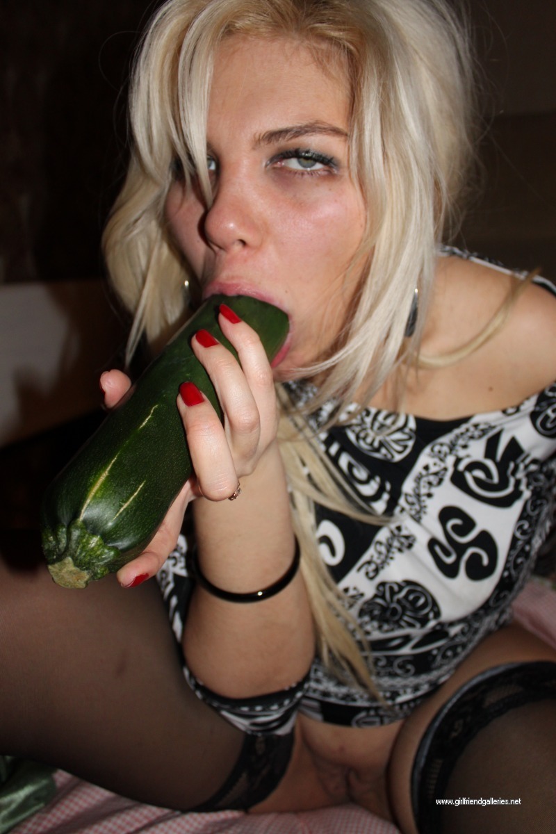 poses cum on her face