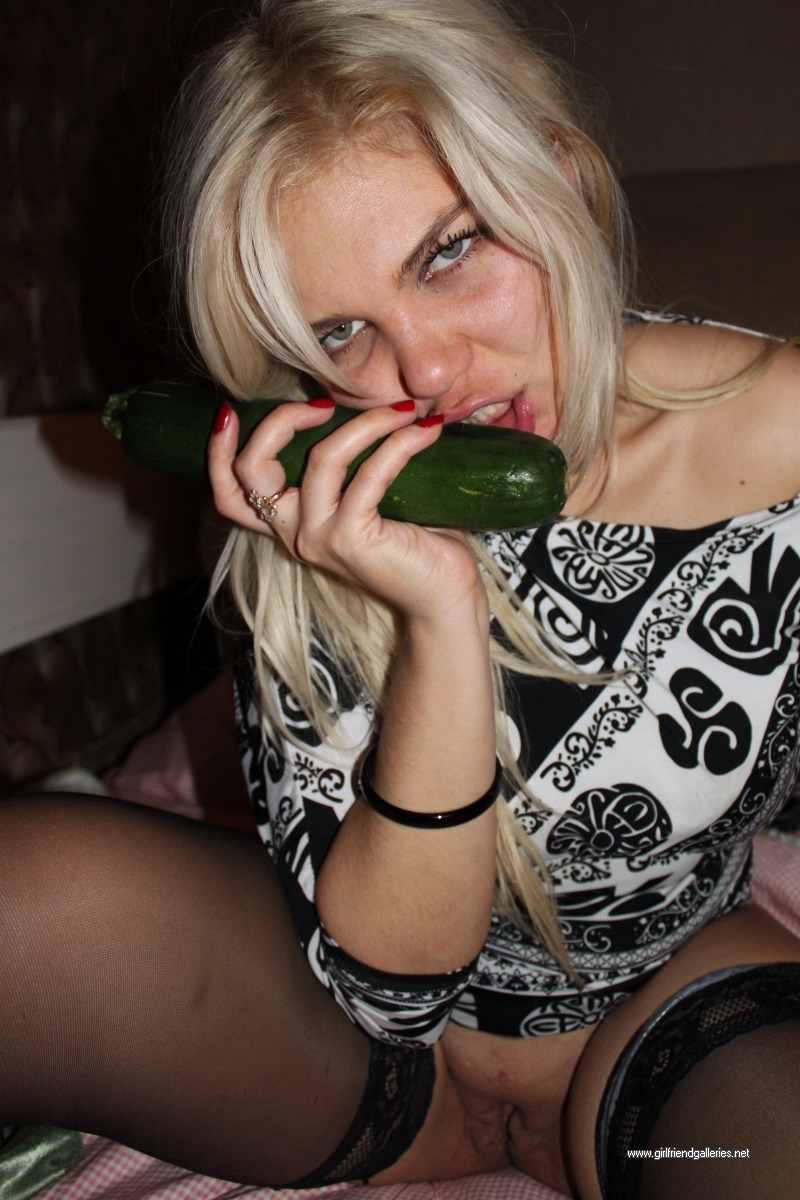 poses cum on her face