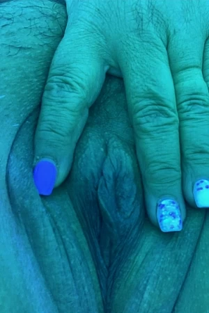 Thick wife’s tanning bed pics