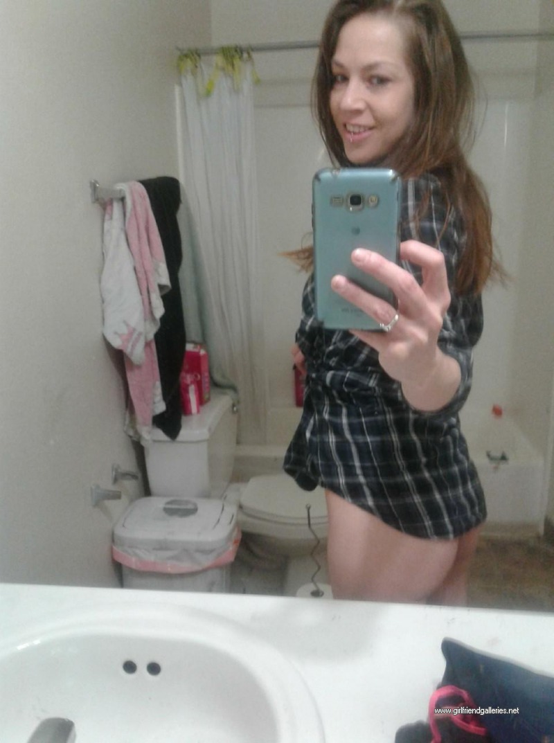 Showing everyone my naked body 