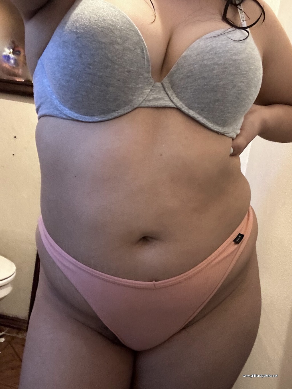 Young milf Nudes