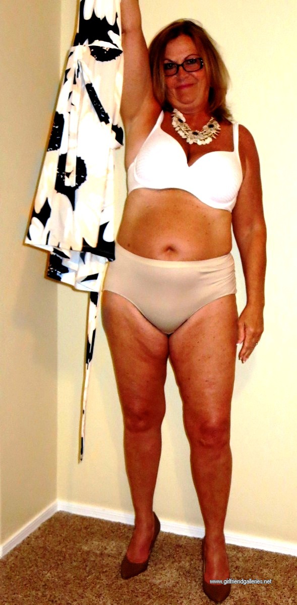 Mature Lady Strips Foe You 