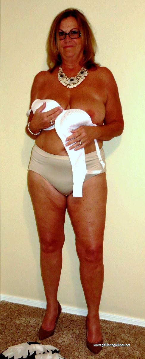 Mature Lady Strips Foe You 