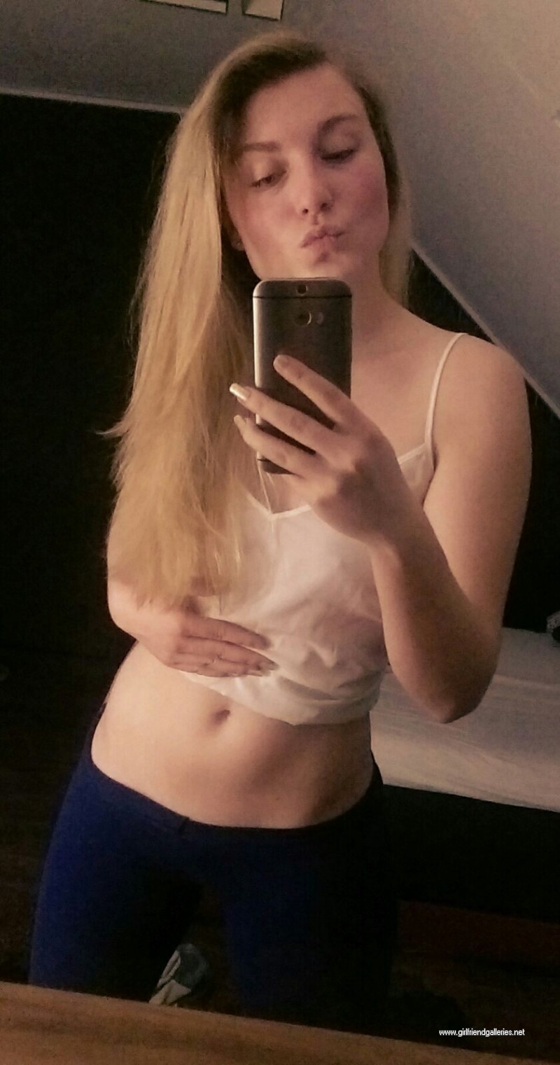 Sexy Patricia Posing for the Camera 
