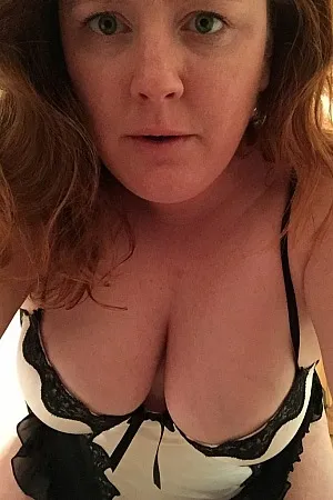 Redhead girlfriend shows off her body