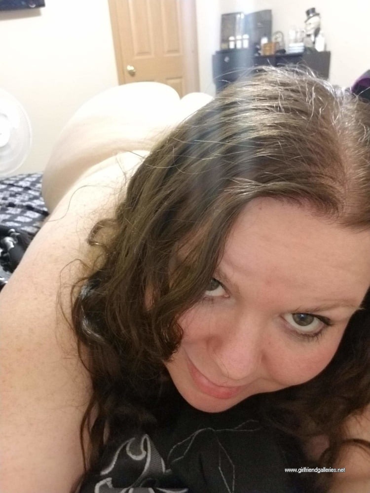 31yo Shy and Slutty girlfriend and mommy of 2