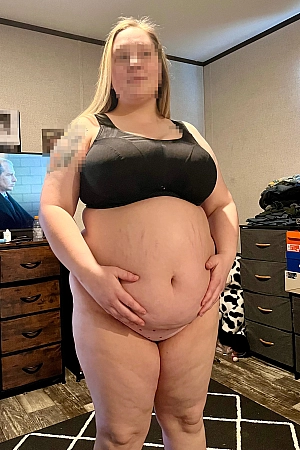 Wife’s beautiful pregnant body