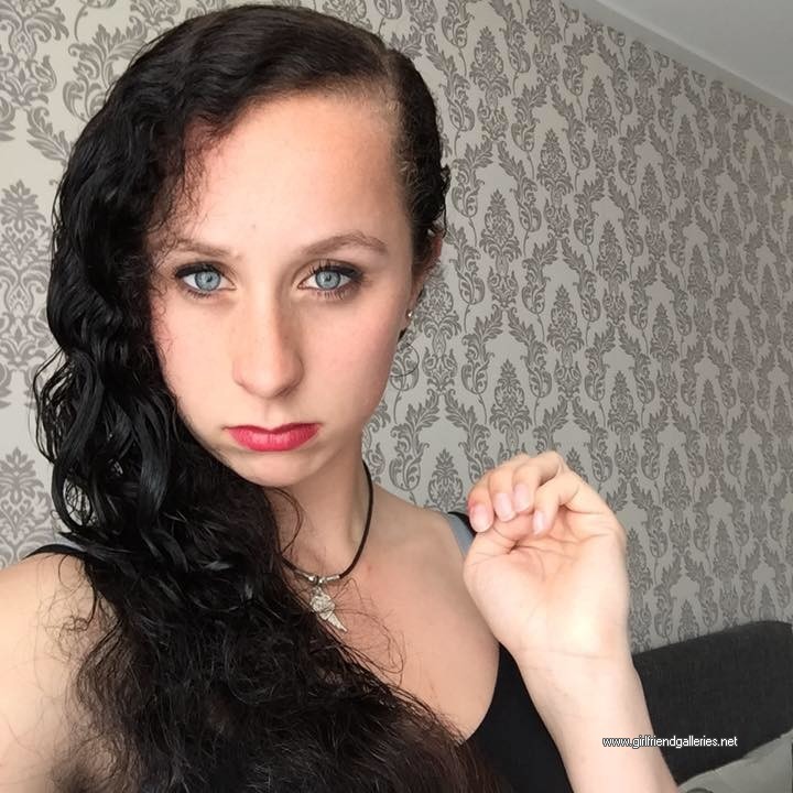 Brunette slut Shelley loves showing off