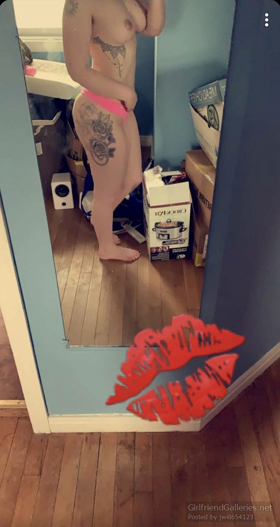 Sexy girlfriend naked body