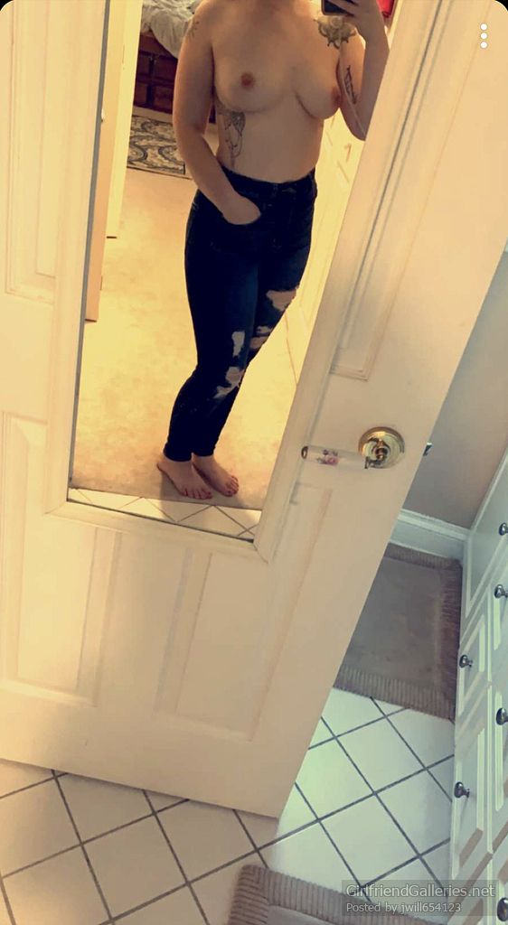 Sexy girlfriend naked body