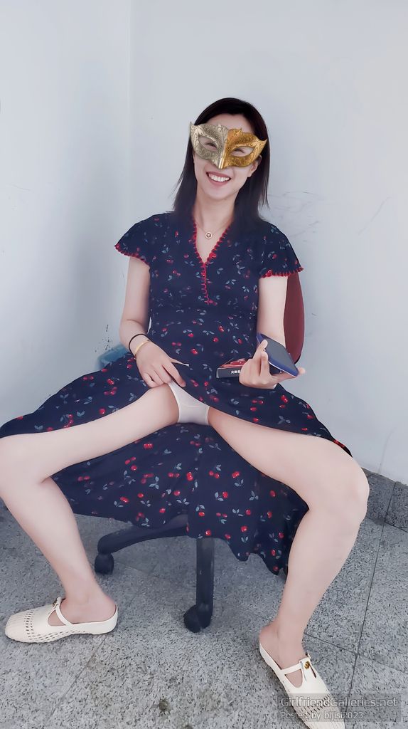 My wife shows her vagina in an abandoned house