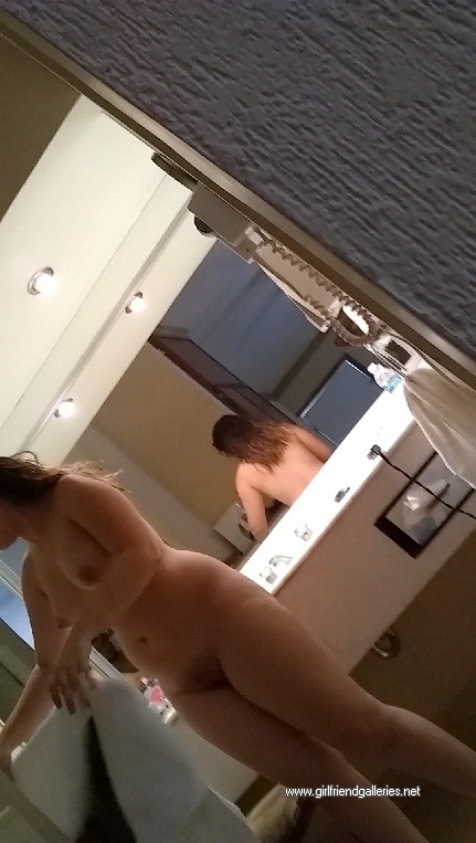 my girlfrien nude in the room