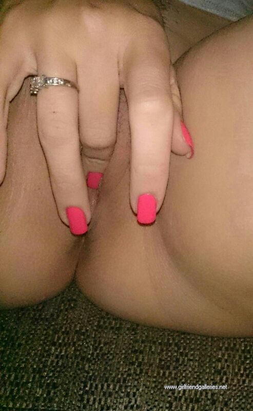 Showing her pussy