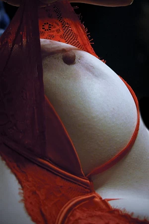 Sexy red titties