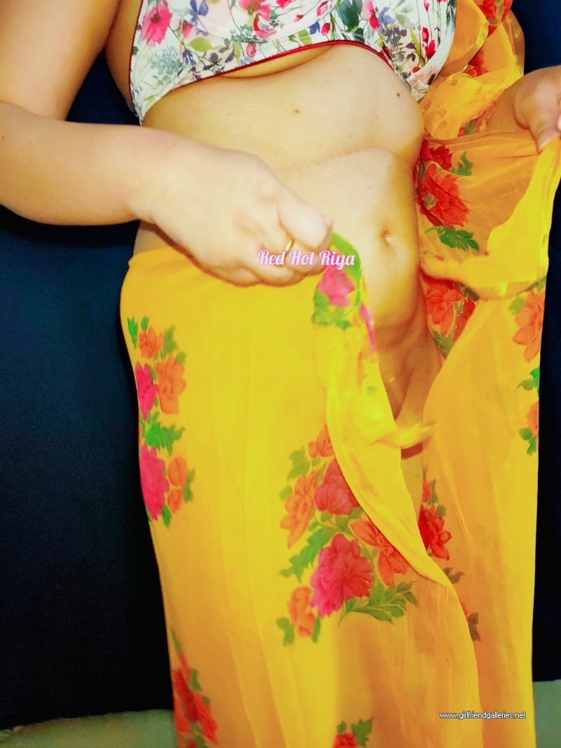 Indian wife Riya Saree Strip