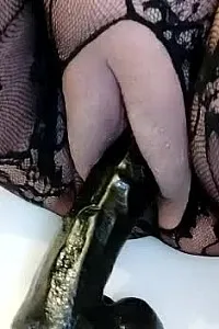 HORNY HUNGARIAN MILF FUCK HER PUSSY