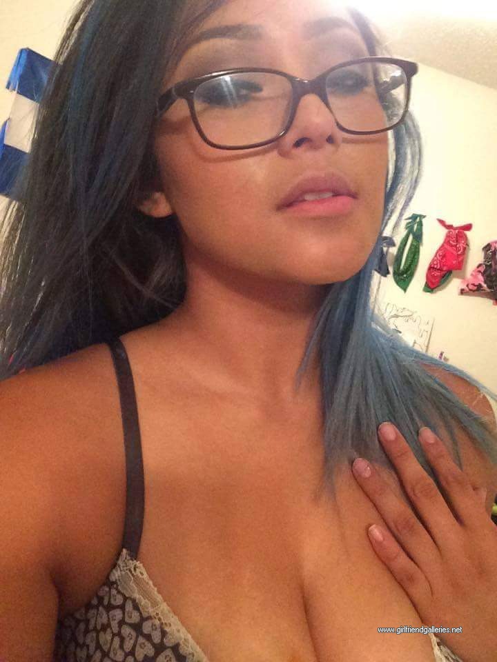 Andi topless